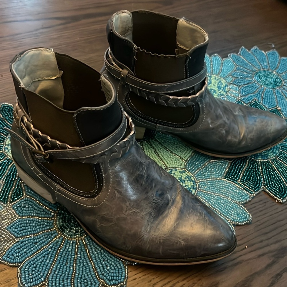 Gray Detailed Bootie